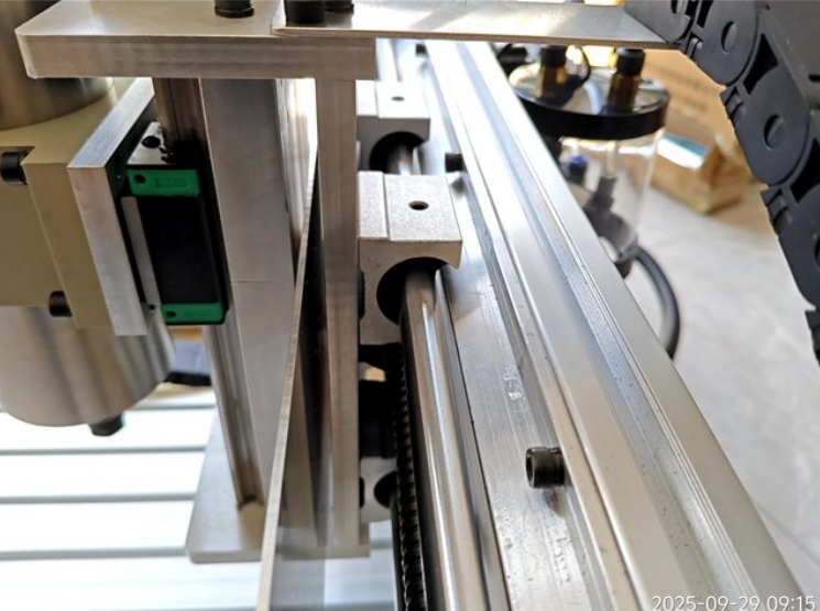 Фото Настольный фрезерный станок с ЧПУ DeskMill 4060 1500W (поворотная ось в комплекте)